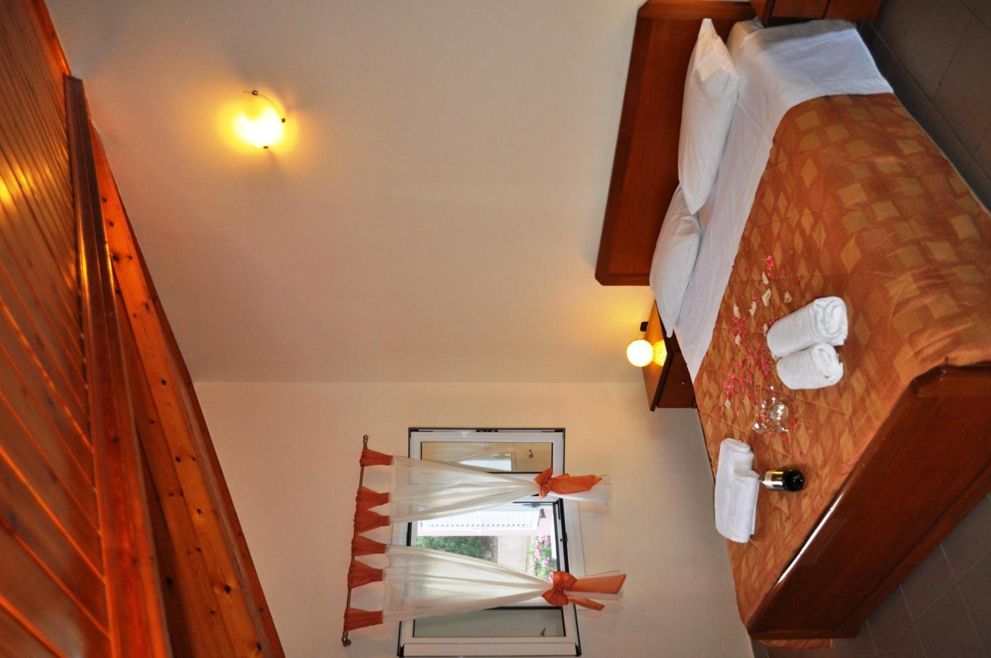 Mari-Christi Apartments Poros  Zimmer foto
